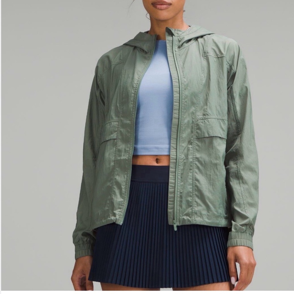 Lululemon Athletica hood lite jacket size 4‎